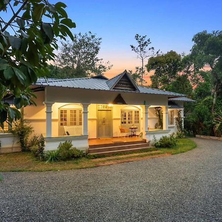 Stayvista At Catherine Cottage With Heater & Board Game Munnar Bagian luar foto